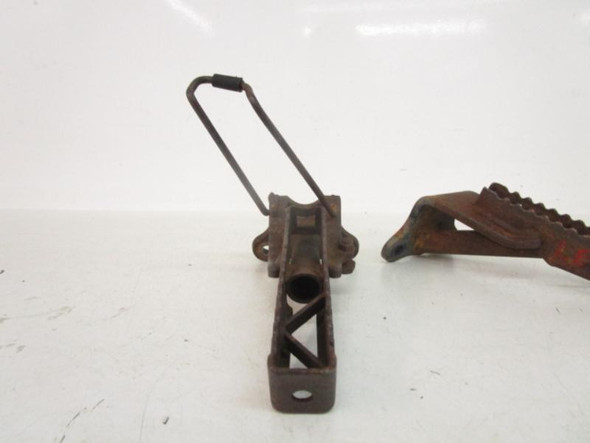 87 Yamaha YFM 350 Big Bear Right Left Foot Pegs 2HR-27411-00-00 1987-1989