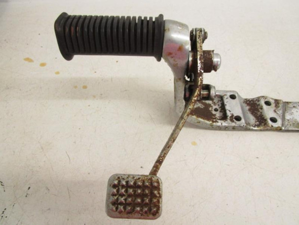 1987 Suzuki VS 700 Intruder Footrest Bracket Kickstand and Brake 43510-38A40 1987