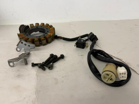 1999 Yamaha YFM 600 Grizzly Stator and Hardware 5GT-85510-00-00 1999-2001