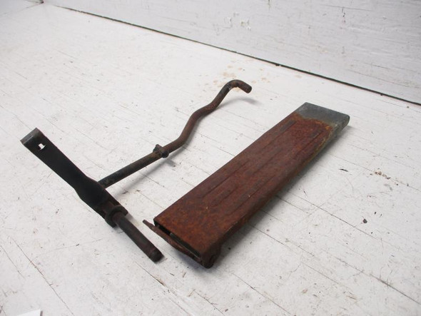 04 Kawasaki Mule 3010 KAF 620E used Gas Pedal with Linkage 13060-1061 01-08