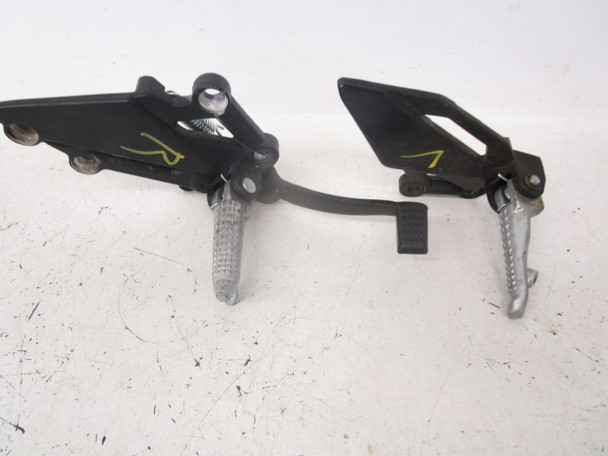 97 Kawasaki ZX6E ZX 6E Ninja Front Foot Pegs Left Right 35011-1638-VZ 1993-1999