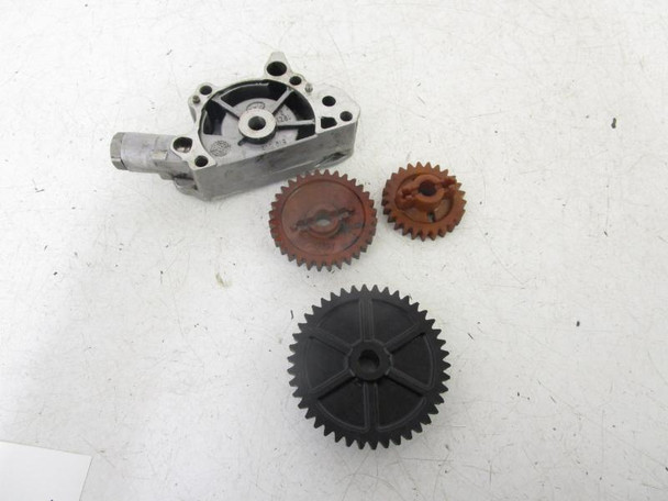 04 Bombardier Outlander 400 Oil Pump Housing Gears 420610221 2003-2012 04 Bombardier Outlander 400 Oil Pump Housing Gears 420610221 2003-2012