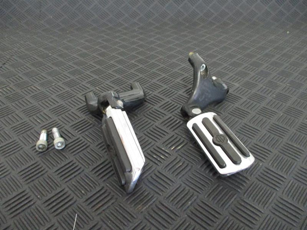 05 Harley Davidson Sportster XL 1200 Custom Rear Passenger Pegs Mount 2005 05 Harley Davidson Sportster XL 1200 Custom Rear Passenger Pegs Mount 2005