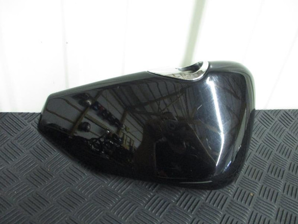 05 Harley Davidson Sportster XL 1200 Custom Oil Tank Right Side Cover 2005 05 Harley Davidson Sportster XL 1200 Custom Oil Tank Right Side Cover 2005
