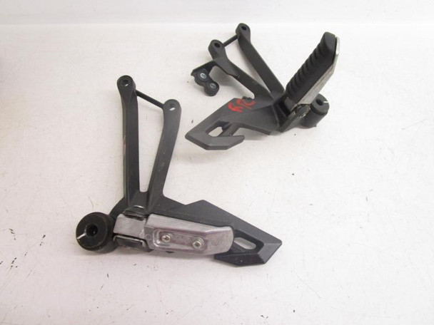 16 Kawasaki ZX 1000 M ABS Passenger Pegs 35063-1387-18R 2014-2024