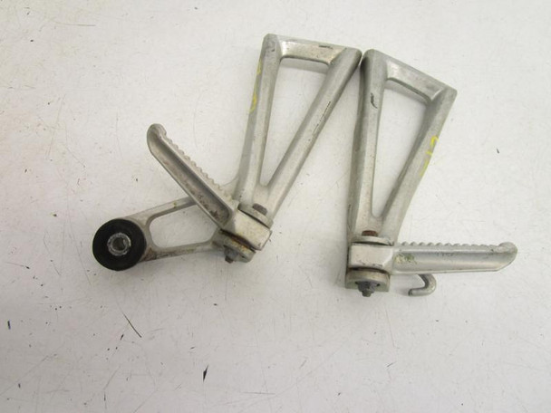 04 Yamaha R6 Passenger Pegs 5SL-27430-02-00 2003-2005