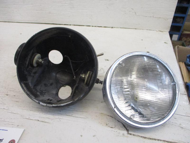 1978 Yamaha DT 250 Headlight Head Lamp 1M1-84130-60-00 2A6-84120-60-00