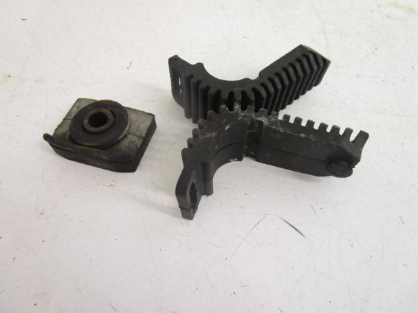 01 Honda VT1100 C2 Sabre Fuel Tank Rubbers Dampers 17611-MM8-000 2000-2007