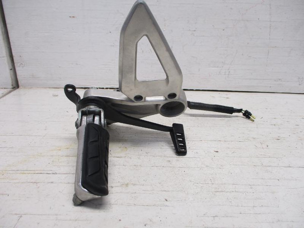 19 Honda CB 300R 300 R Right Front Foot Peg Mount Step 50600-K94-T00 2019-2022