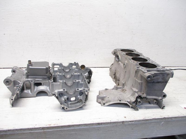 06 Suzuki GSXR 1000 Cases Upper Lower Crankcase Cylinder 11302-41811 2005-2006