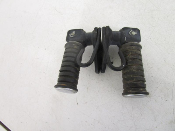 03 Yamaha XVS 1100 Custom V Star Rear Passenger Foot Pegs 2003