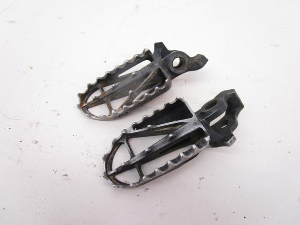 03 Honda CRF 450 R Left Right Foot Pegs 50616-KZ4-J40 2002-2003