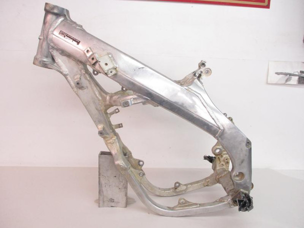 02 Honda CR 250 Frame *BOS* 50100-KZ3-J40 2002