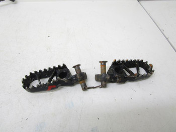 94 Kawasaki KX 125 Left Right Foot Pegs 34028-1332-CE 34028-1365