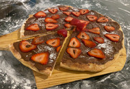 NUTELLA STRAWBERRY PIZZA