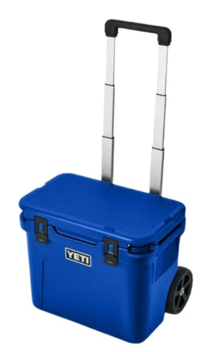 Yeti Royal Blue Roadie 32 Wheeled Hard Cooler