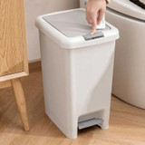 6.5L Square Garbage Bins with Easy Open Pedals 6.5L Square Garbage Bins with Easy Open Pedals