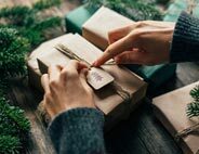 Wrapping paper, gift bags & accessories