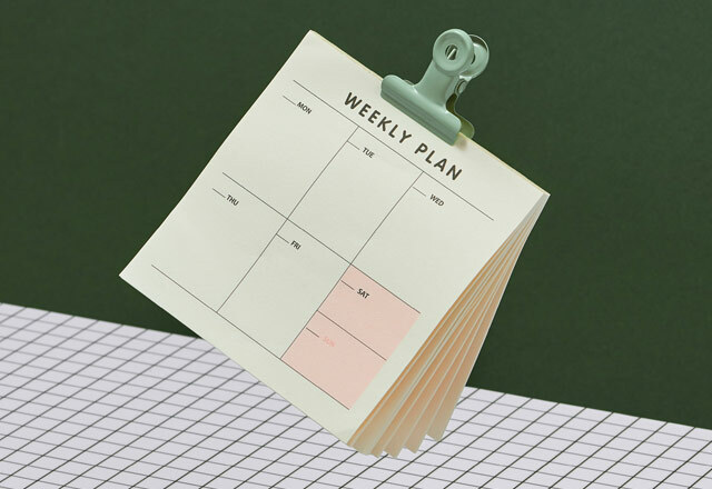 A graphic of a paper calendar with Weekly Plan written on it