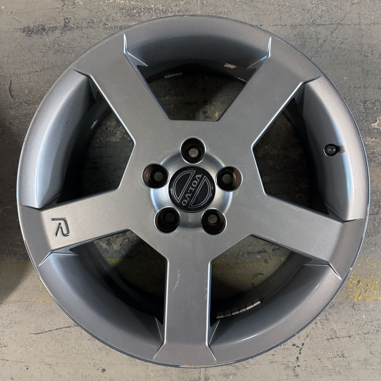 Preowned Genuine Volvo 17x7