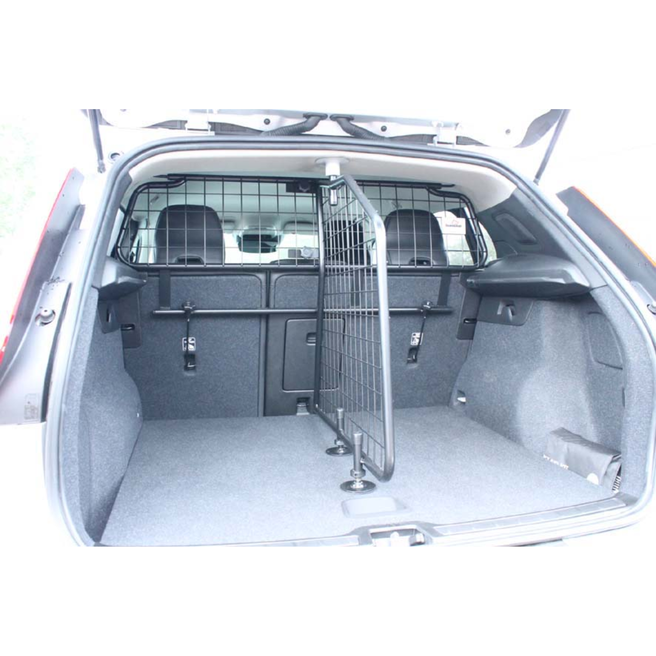 Guardsman Dog Guard and Divider Bundle, Volvo XC40 2019+ - ViVA