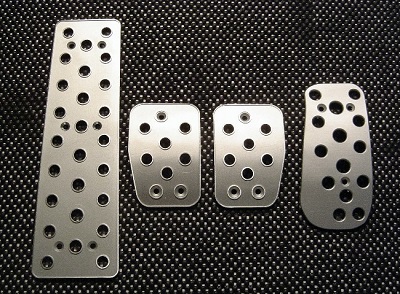Set Pedali In Acciaio Inox Per Volvo V40, XC40, C30, C70, S40 (2013-2018): Coperture Per Acceleratore E Freno