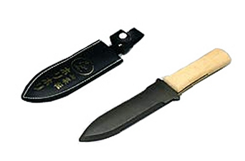 The Hori Hori garden knife can be used for many jobs. Transplanting, weeding, cultivating; it does it all!