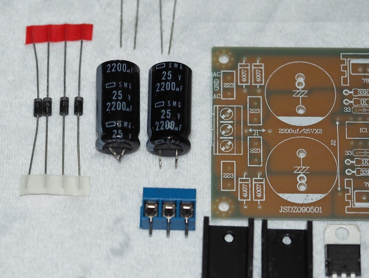 Servo regulated OPA2604 low distortion low noise opamp stereo