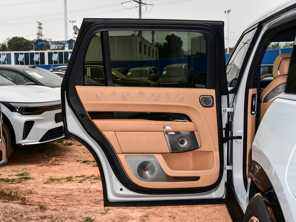 2026 Zeekr 9X Hyper - Polar Day White / Dune Beige | REF020426