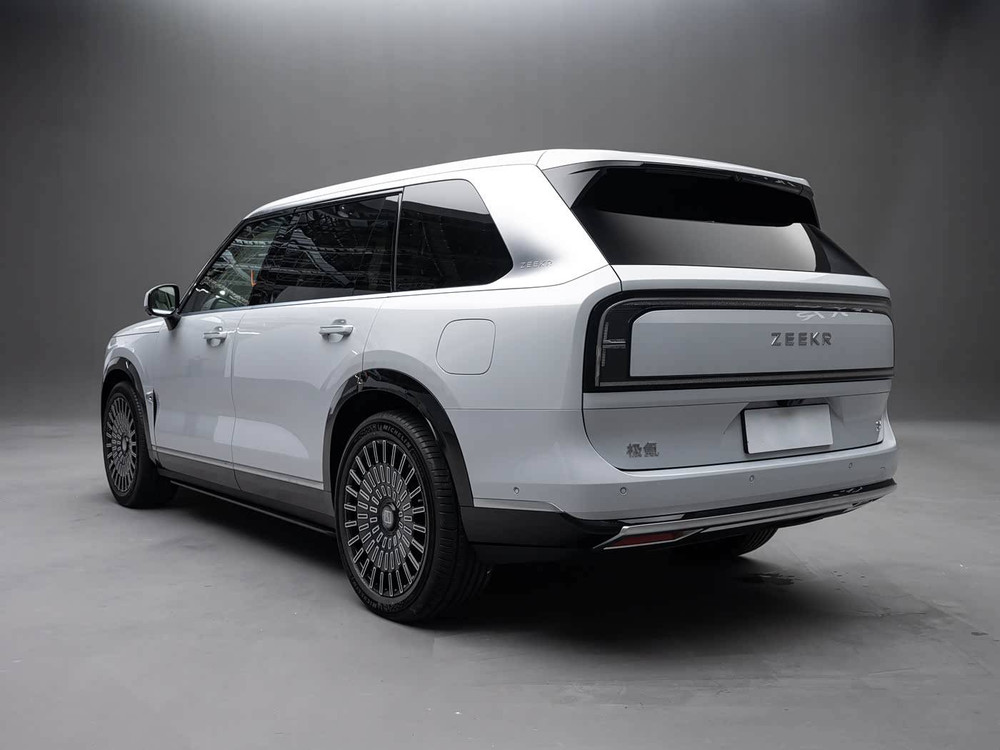 2026 Zeekr 9X Hyper - Space Silver / Dune Beige | REF020526