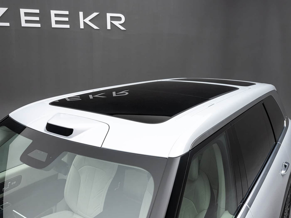 2026 Zeekr 9X Hyper - Space Silver / Dune Beige | REF020526