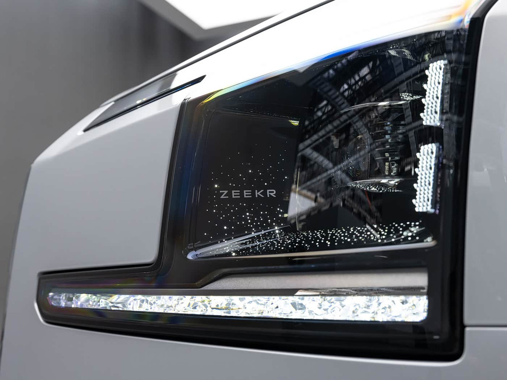 2026 Zeekr 9X Hyper - Space Silver / Dune Beige | REF020526