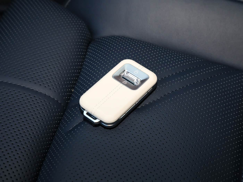 2026 Zeekr 9X Hyper - Space Silver / Stone Grey | REF020526