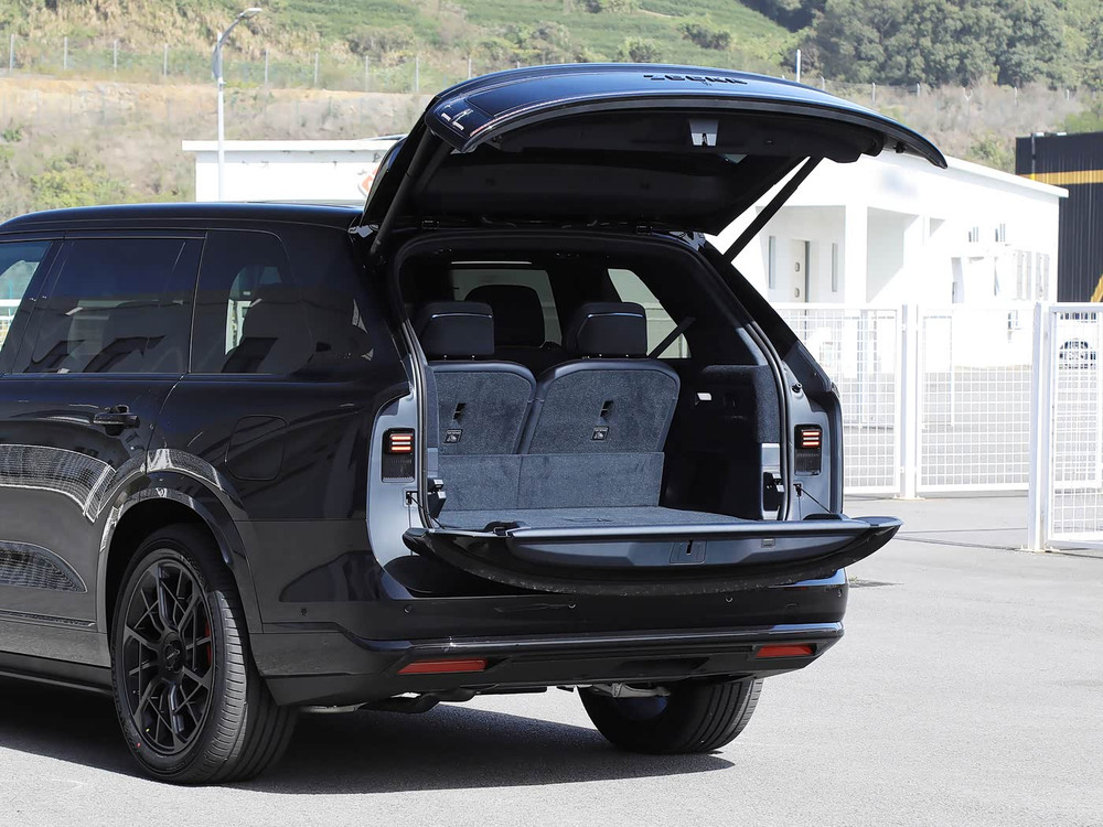 2026 Zeekr 9X Hyper - Space Silver / Stone Grey | REF020526