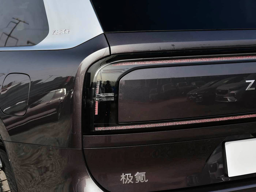 2026 Zeekr 9X Hyper - Lavender Purple / Midnight Blue | REF020526