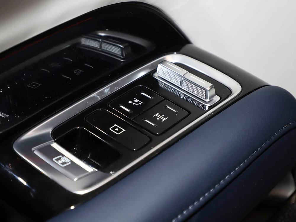 2026 Zeekr 9X Hyper - Berlin Grey / Platinum White | REF020526