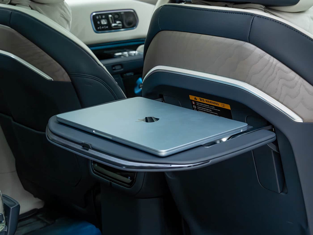 2026 Zeekr 9X Hyper - Berlin Grey / Platinum White | REF020526