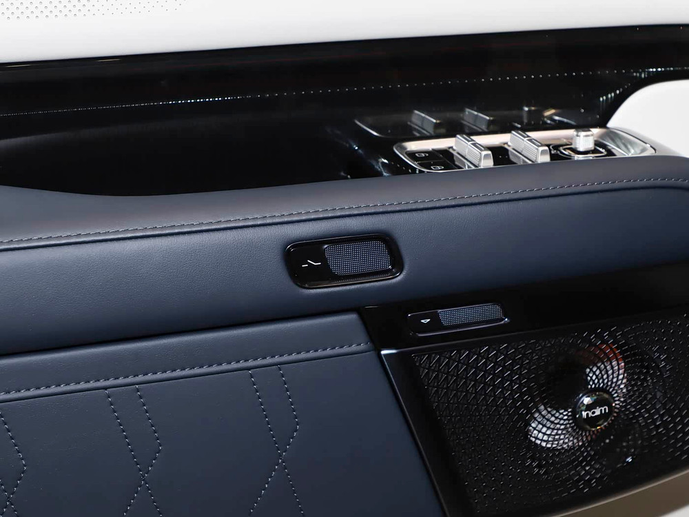 2026 Zeekr 9X Hyper - Berlin Grey / Platinum White | REF020526