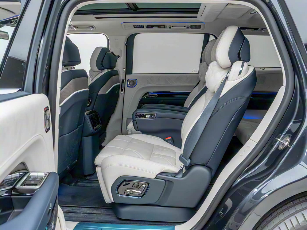 2026 Zeekr 9X Hyper - Berlin Grey / Platinum White | REF020526