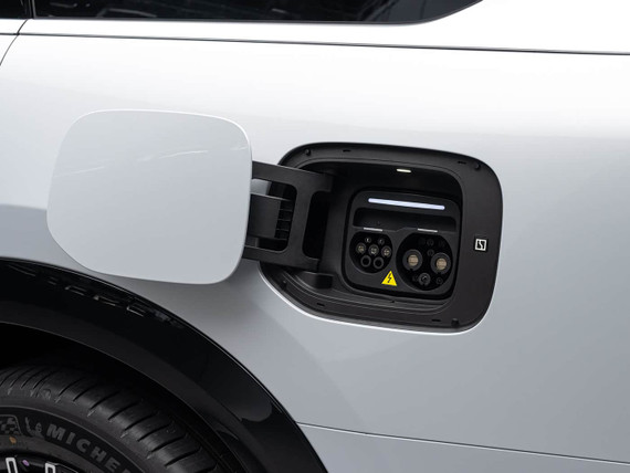 Charging the Future: Zeekr 9X Hyper 900V Ultra-Fast Charging Demo.