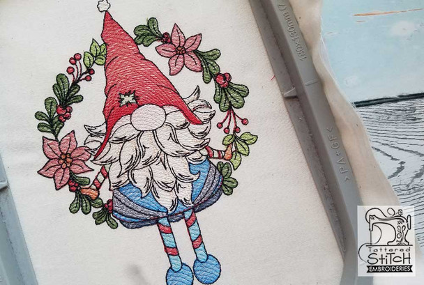 Gnome On Wreath - Embroidery Designs & Patterns