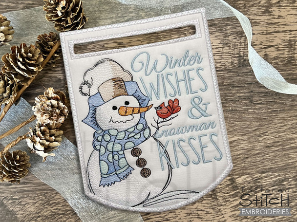 Winter Kisses Towel Topper - Embroidery Designs
