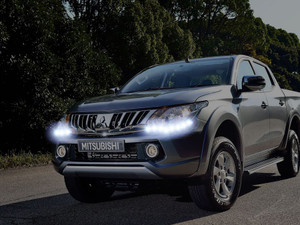 2015 2016 2017 Mitsubishi L200 Driving Lights Fog Lamps Kit 2015 2016 2017 Mitsubishi L200 Driving Lights Fog Lamps Kit