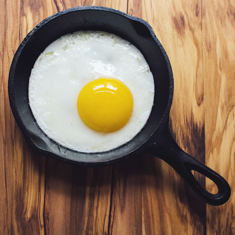 Egg test Frying Egg in Brand New 16.51 cm / 6.5 inch Lodge Cast Iron  Skillet 