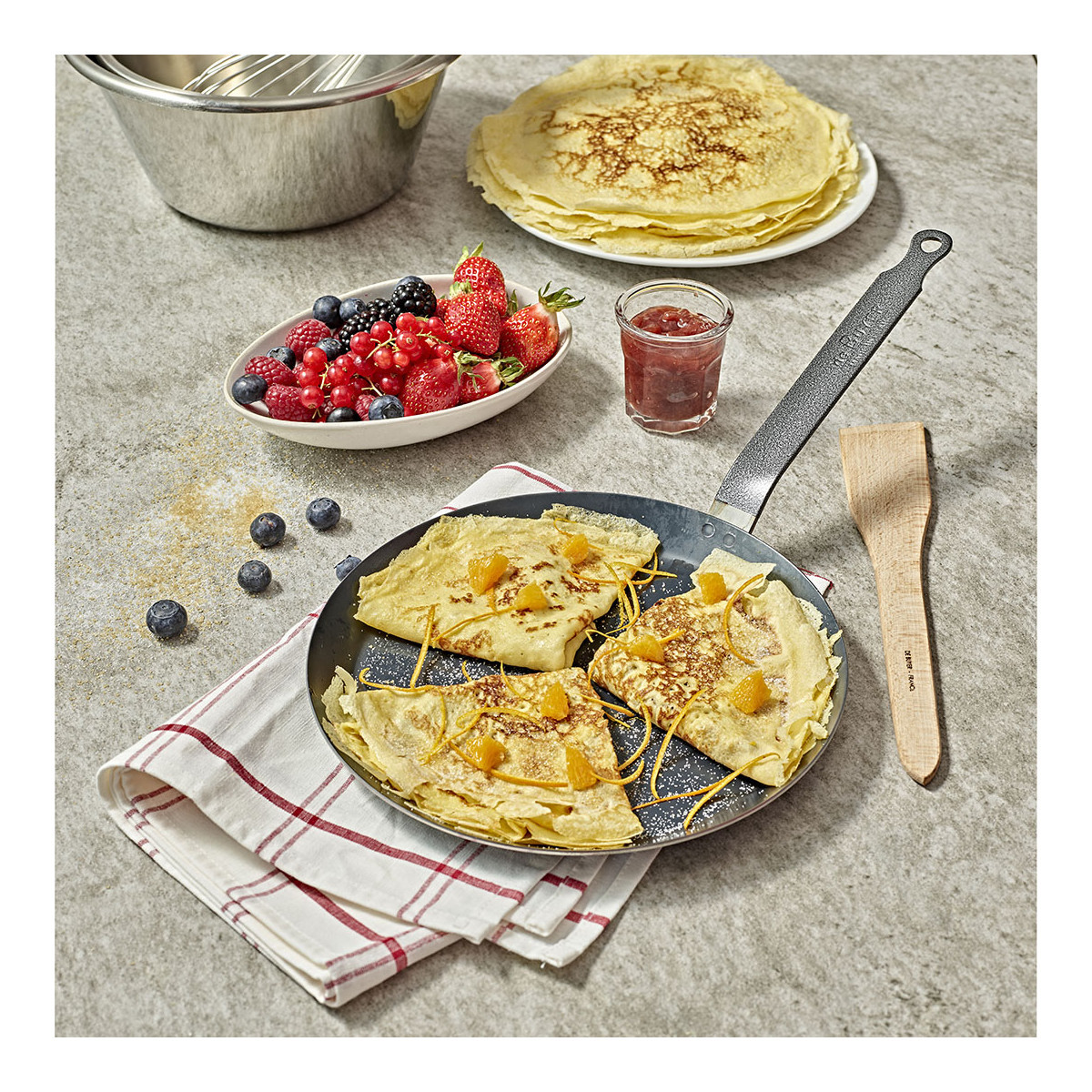 de Buyer MINERAL B Carbon Steel Crepe & Tortilla Pan - 12” - Ideal for  Making & Reheating Crepes, Tortillas & Pancakes - Naturally Nonstick - Made  in