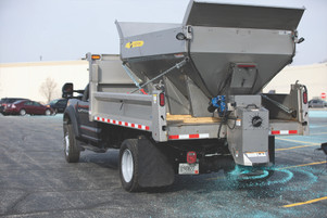 98550 - FISHER STAINLESS STEEL TEMPEST DUAL MOTOR ELECTRIC HOPPER SPREADER - S500C - 9' - 5.0 YARD - CONVEYOR CHAIN