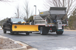 98550 -  FISHER STAINLESS STEEL TEMPEST DUAL MOTOR ELECTRIC HOPPER SPREADER - S500C - 9' - 5.0 YARD - CONVEYOR CHAIN