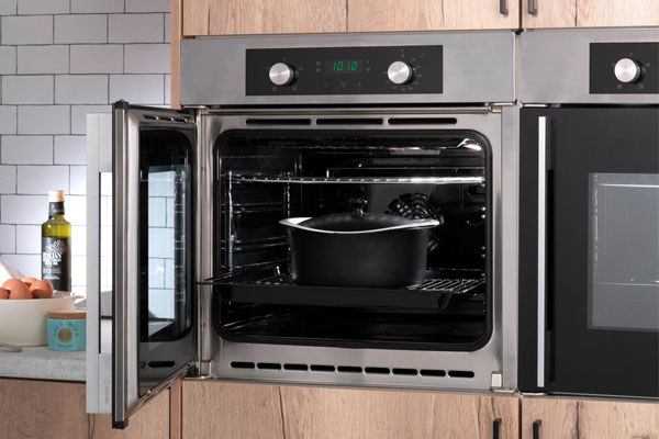 https://cdn11.bigcommerce.com/s-8dc5k7kwu6/product_images/uploaded_images/caple-pyrolytic-oven-c2220-1.jpg