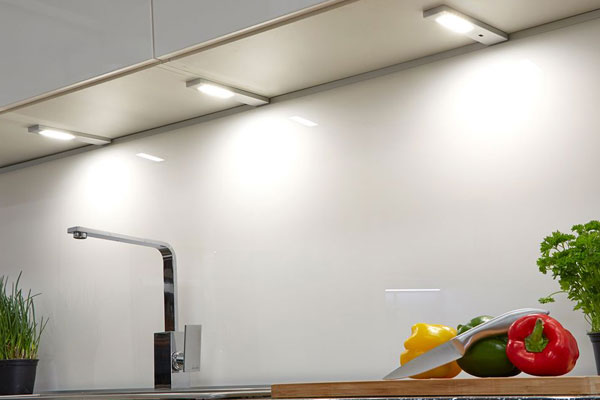 quadra-modern-led-under-cabinet-light-.jpg