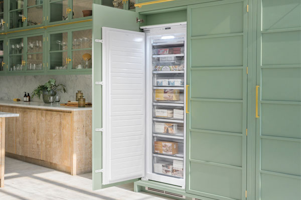 rif1795-integrated-freezer-caple.jpg